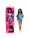 Papusa Barbie Fashionista satena cu codite impletite si tinuta casual albastra