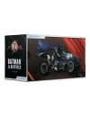 The Flash DC Multiverse Vehicle Batcycle cu figurina Batman  