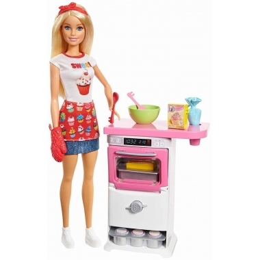 Papusa Barbie in bucatarie