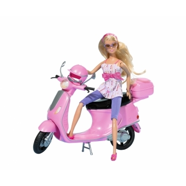 Papusa Steffi Love cu scooter